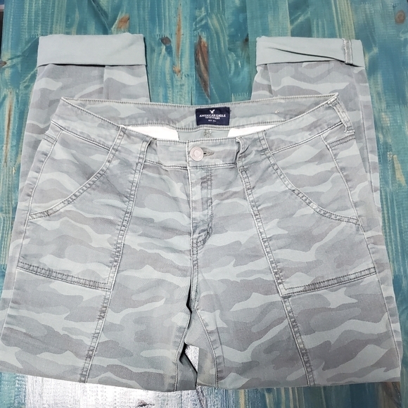 𝅺AEO skinny stretch Size 8 camo jeans - Picture 3 of 7